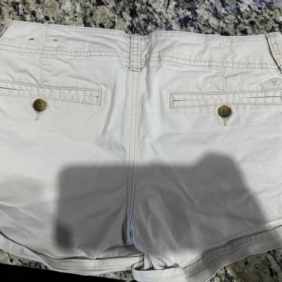 American Eagle Outfitters cream shorts size 4. - Picture 2 of 4